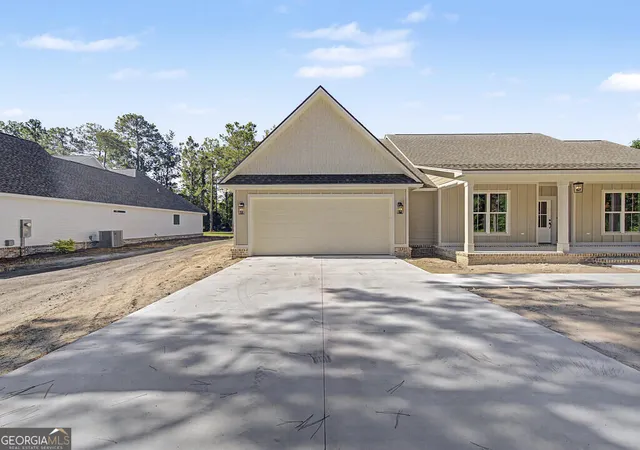 Photo 3 of Sale Pending at 2300 Thomas St, Adel, GA 31620 | MLS# 10827317 | Listing updated on 2026-09-09