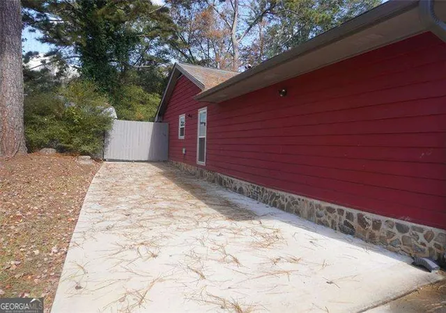 Photo 3 of Single family home for sale at 1558 Thornwood Ct, Jonesboro, GA 30236 | MLS# 10680102 | Listing updated on 2026-05-01
