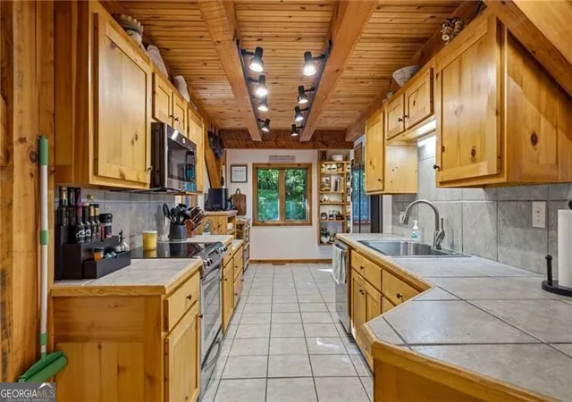Photo 4 of Single family home for sale at 39 Brenary Dr, Lakemont, GA 30552 | MLS# 10827675 | Listing updated on 2026-10-08