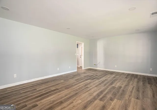Photo 3 of Single family home for sale at 2933 Shelly Dr Sw, Atlanta, GA 30311 | MLS# 10832189 | Listing updated on 2026-09-07