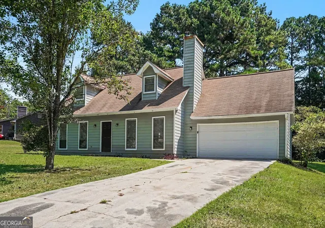 Photo 2 of Single family home for sale at 9042 Chestnut Lake Dr, Jonesboro, GA 30236 | MLS# 10832837 | Listing updated on 2026-09-08