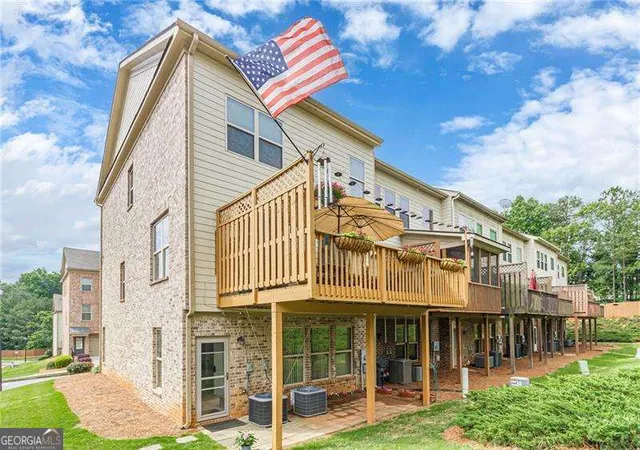 3rd image of 284 Autry Mill Ln, Suwanee, GA 30024 | MLS# 10814228