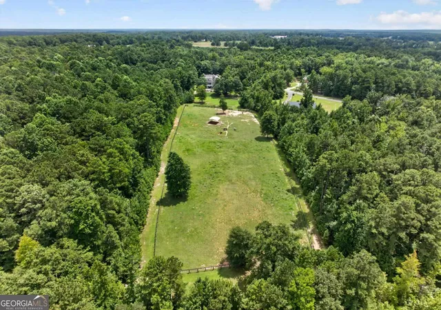 Photo 3 of Single family home for sale at 132 Country Ln, Eatonton, GA 31024 | MLS# 10826285 | Listing updated on 2026-08-28