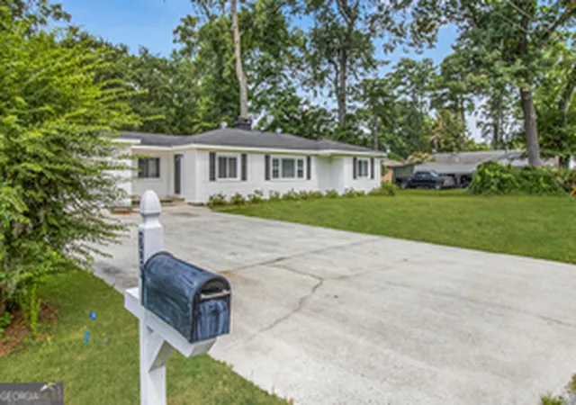 Photo 4 of Single family home for sale at 25 Herty Ave, Savannah, GA 31408 | MLS# 10575049 | Listing updated on 2025-10-13
