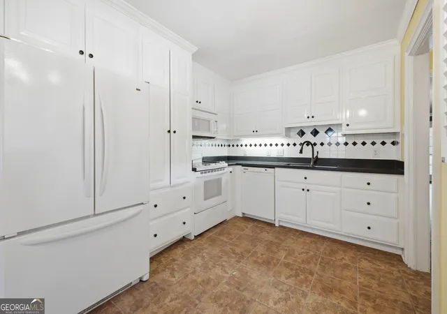 Photo 4 of Sale Pending at 236 Flora Ave SE, Rome, GA 30161 | MLS# 10791930 | Listing updated on 2026-07-24