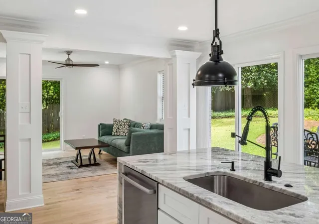 5th image of 2211 Hill Park Ct, Decatur, GA 30033 | MLS# 10797777