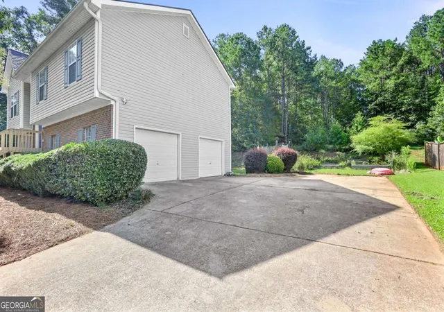 3rd image of 35 Hidden Brook Trl, Newnan, GA 30265 | MLS# 10826718