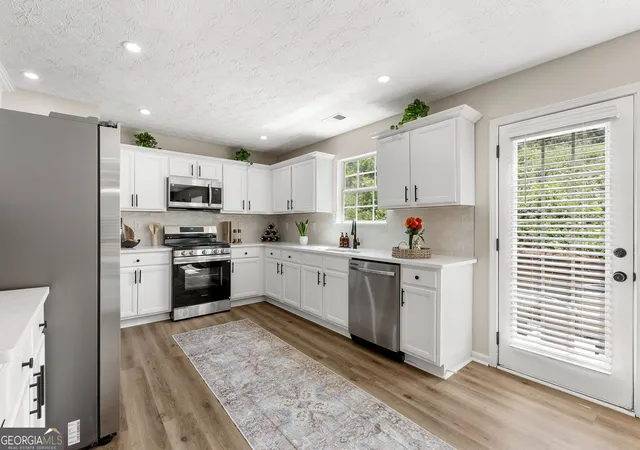 Photo 3 of Single family home for sale at 5654 Laurel Ridge Dr, East Point, GA 30344 | MLS# 10833922 | Listing updated on 2026-09-23