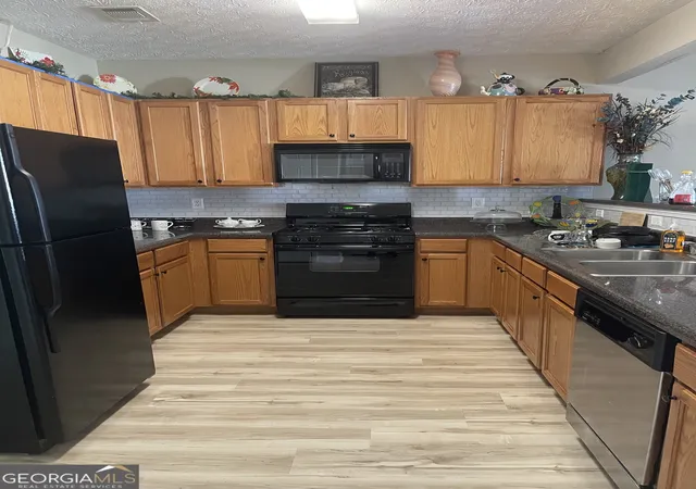 Listing Photo 4 - Condo for sale in building located at 4911 Walden Lake Sq, Decatur, GA 30035