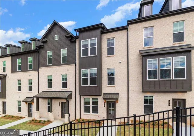Photo 3 of Townhouse for sale at 2814 Daybreak Ln, Newnan, GA 30265 | MLS# 10825239 | Listing updated on 2026-09-04