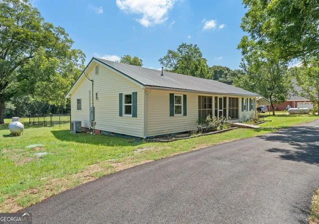 Photo 3 of Manufactured home for sale at 176 Midland St, Williamson, GA 30292 | MLS# 10809547 | Listing updated on 2026-08-30