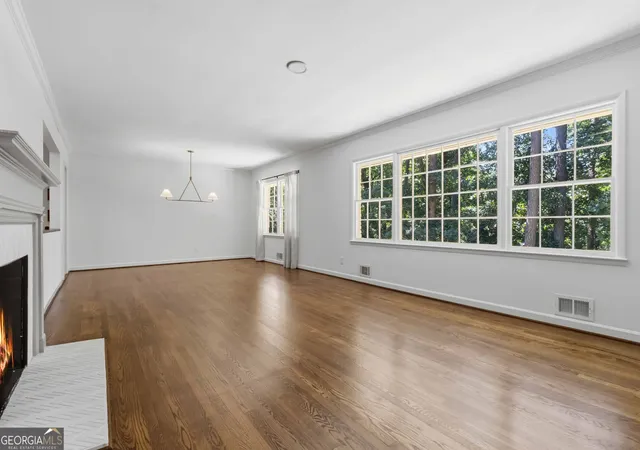 Photo 4 of Single family home for sale at 6748 Brandon Mill Rd, Sandy Springs, GA 30328 | MLS# 10834676 | Listing updated on 2026-10-28