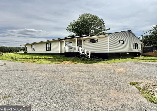 3rd image of 3095 Washington Rd, East Point, GA 30344 | MLS# 10790028