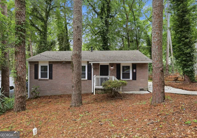 Photo 1 of Sale Pending at 2197 Swallow Cir Se, Atlanta, GA 30315 | MLS# 10821838 | Listing updated on 2026-09-11