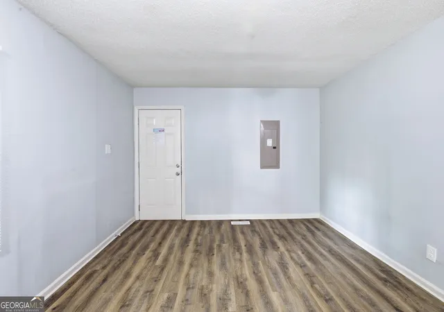 Photo 2 of Sale Pending at 2197 Swallow Cir Se, Atlanta, GA 30315 | MLS# 10821838 | Listing updated on 2026-09-11