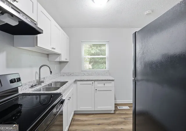Photo 4 of Sale Pending at 2197 Swallow Cir Se, Atlanta, GA 30315 | MLS# 10821838 | Listing updated on 2026-09-11