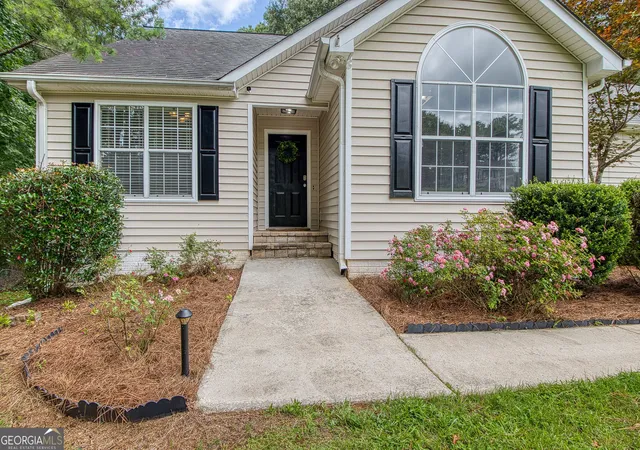 2nd image of 28 Pecan Lake Ct, Sharpsburg, GA 30277 | MLS# 10811580
