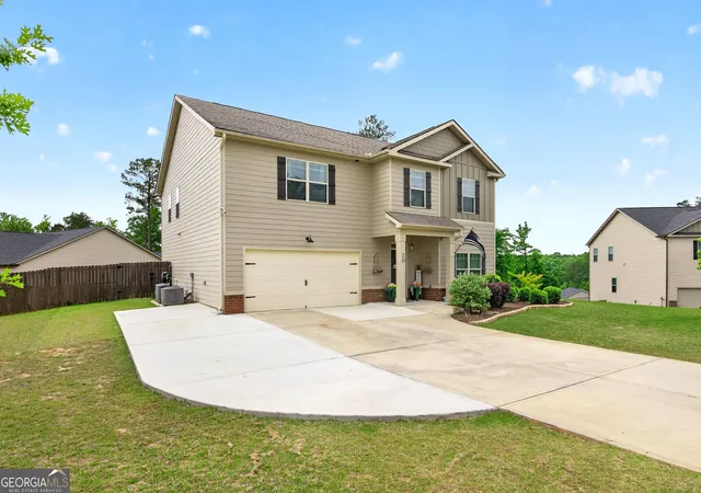 Photo 3 of Single family home for sale at 20 Shelton Ct, Senoia, GA 30276 | MLS# 10828000 | Listing updated on 2026-09-08