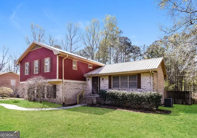 Photo 3 of Single family home for sale at 2069 Christian Cir Se, Conyers, GA 30013 | MLS# 10717044 | Listing updated on 2026-09-28