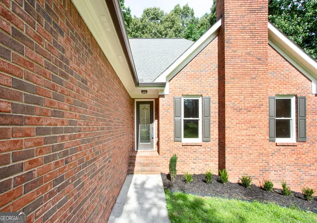 Photo 3 of Single family home for sale at 1055 Windridge Dr, Loganville, GA 30052 | MLS# 10803055 | Listing updated on 2026-09-10