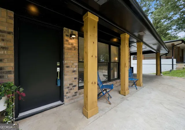 Photo 2 of Single family home for sale at 2424 Hanford Dr Sw, Atlanta, GA 30315 | MLS# 10802846 | Listing updated on 2026-08-24
