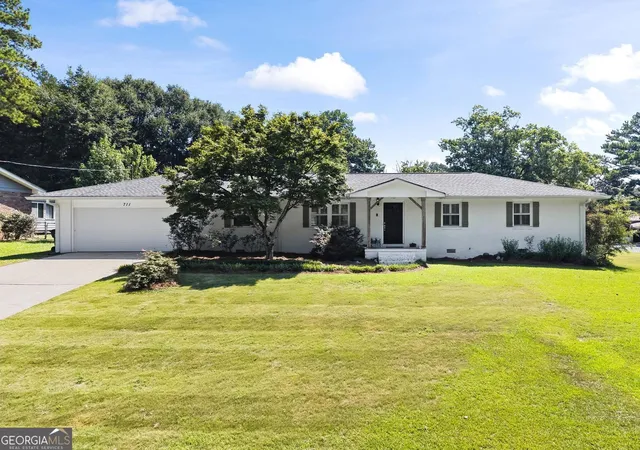 Photo 1 of Sale Pending at 711 Forest Ridge Dr Se, Marietta, GA 30067 | MLS# 10831670 | Listing updated on 2026-09-02