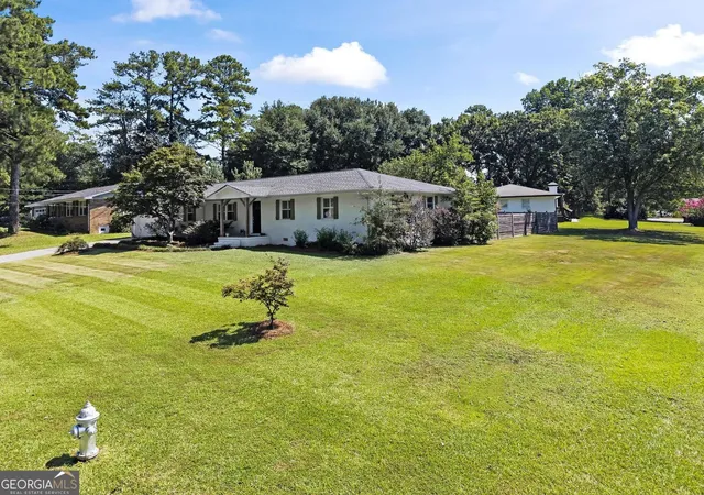 Photo 3 of Sale Pending at 711 Forest Ridge Dr Se, Marietta, GA 30067 | MLS# 10831670 | Listing updated on 2026-09-02