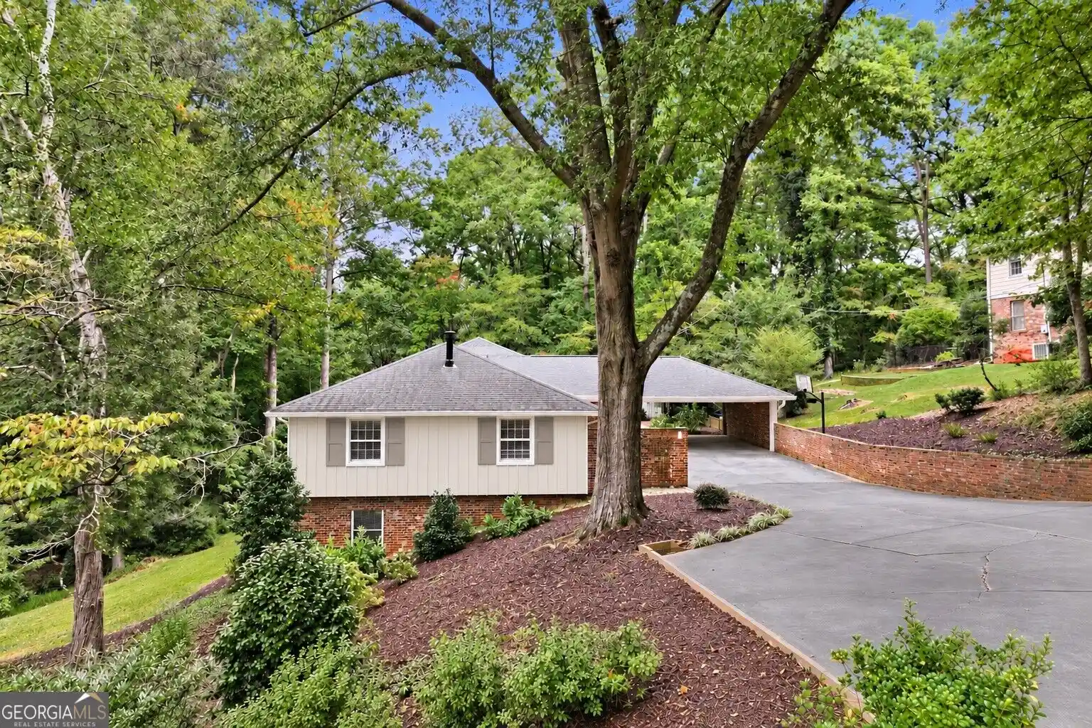 Photo 1 of Single family home for sale at 1060 Cumberland Valley Rd, Gainesville, GA 30501 | MLS# 10872491 | Listing updated on 2026-10-28