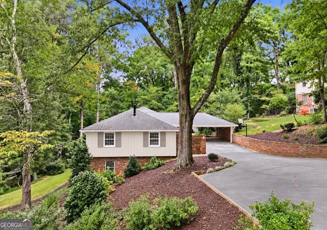 Single family home for sale at 1060 Cumberland Valley Rd, Gainesville, GA 30501 | MLS# 10872491