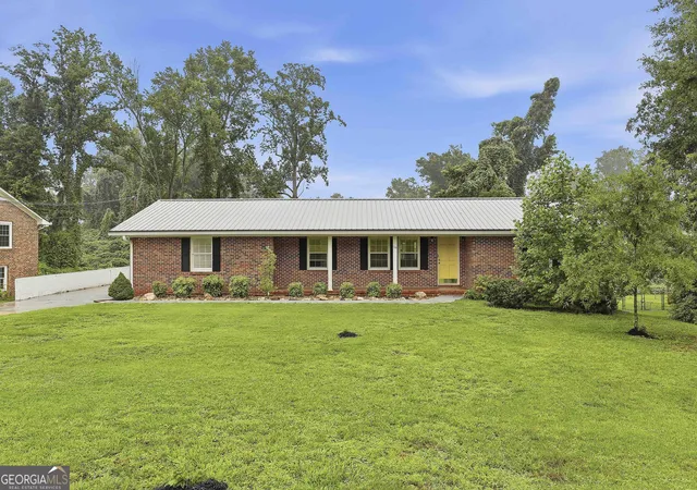 3rd image of 19 Colonial Dr, Newnan, GA 30263 | MLS# 10789186