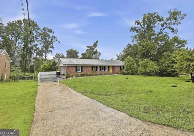 4th image of 19 Colonial Dr, Newnan, GA 30263 | MLS# 10789186