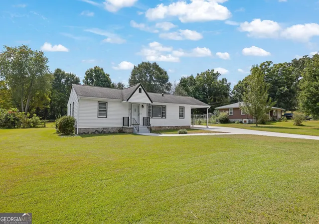 Photo 2 of Single family home for sale at 1655 Lucelle Ave, Stone Mountain, GA 30087 | MLS# 10835751 | Listing updated on 2026-09-12