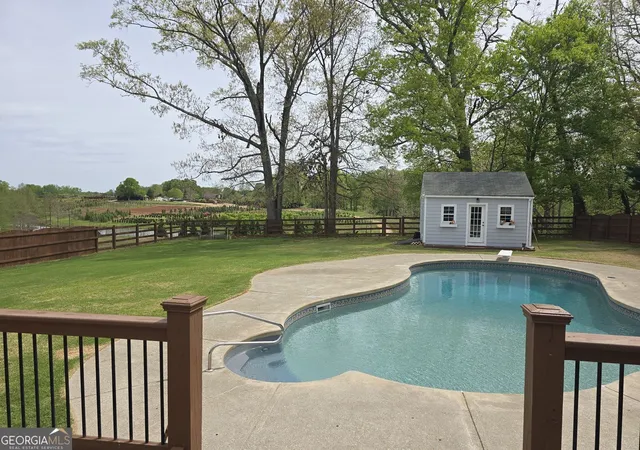 Photo 2 of Sale Pending at 7125 Crk Ridge Dr, Gainesville, GA 30506 | MLS# 10733057 | Listing updated on 2026-07-22