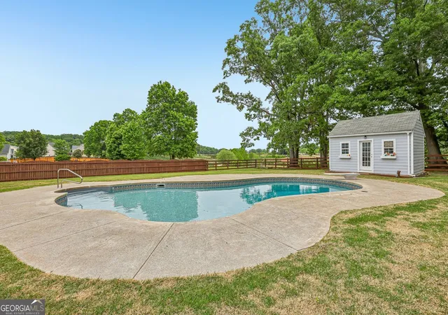 Photo 3 of Sale Pending at 7125 Crk Ridge Dr, Gainesville, GA 30506 | MLS# 10733057 | Listing updated on 2026-07-22