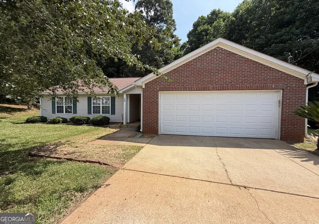 Homes for sale in Grantville, GA | 74 Canterbury Dr, Grantville, GA 30220 | MLS# 10599881