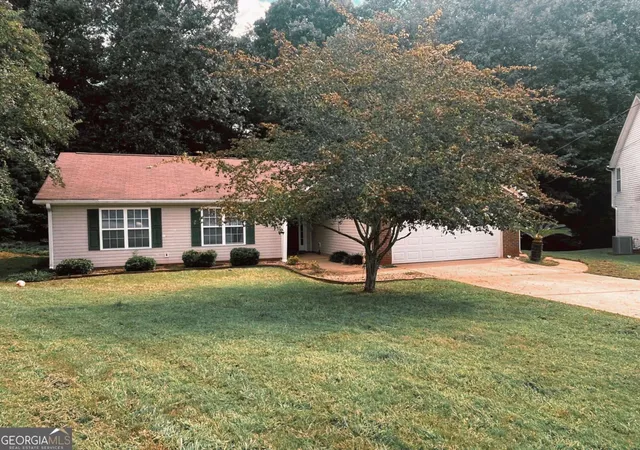 Photo 3 of Single family home for sale at 74 Canterbury Dr, Grantville, GA 30220 | MLS# 10599881 | Listing updated on 2026-09-29