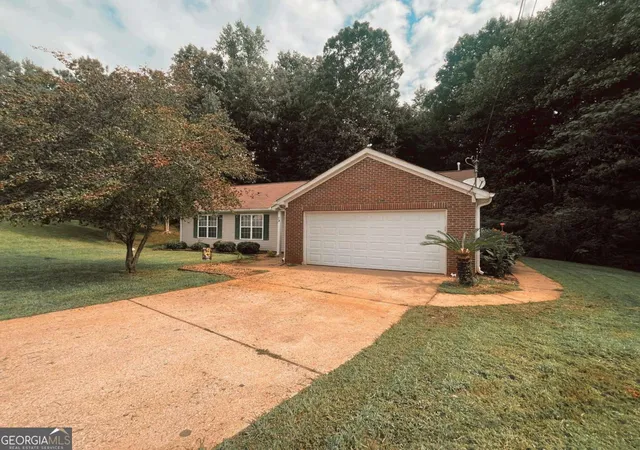Photo 3 of Single family home for sale at 74 Canterbury Dr, Grantville, GA 30220 | MLS# 10599881 | Listing updated on 2026-09-29