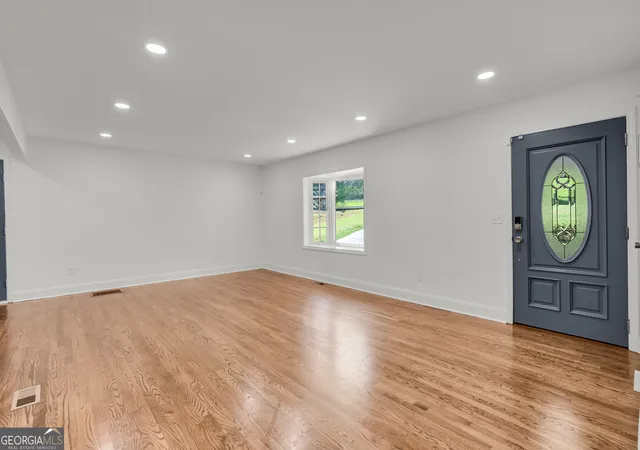 Photo 4 of Single family home for sale at 4246 Colony East Dr, Stone Mountain, GA 30083 | MLS# 10834980 | Listing updated on 2026-09-18