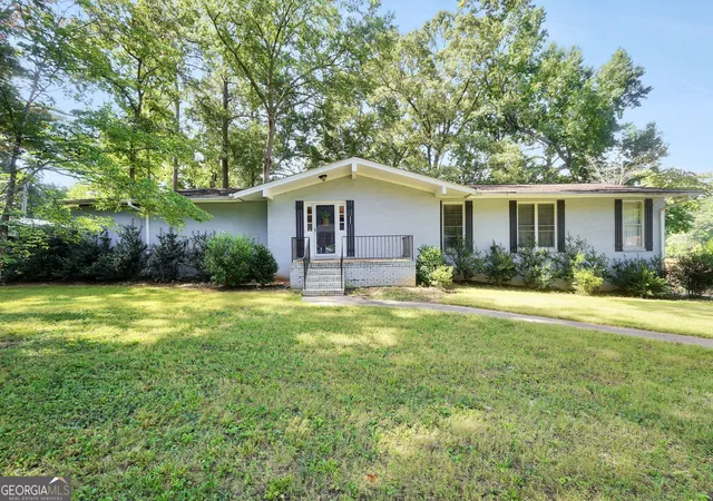 1st image of 1327 Lakeshore Dr, Griffin, GA 30224 | MLS# 10822393