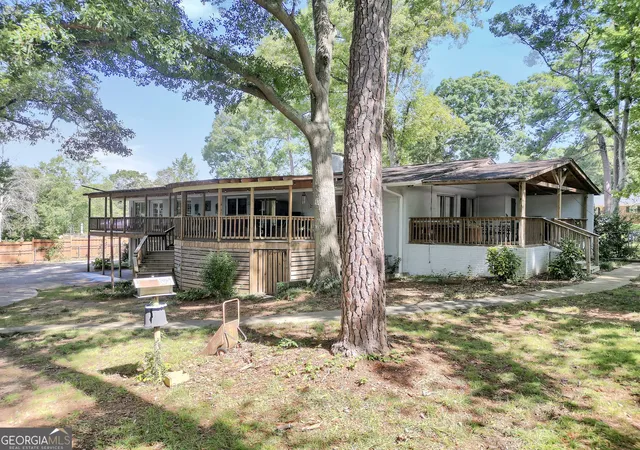 Photo 3 of Single family home for sale at 1327 Lakeshore Dr, Griffin, GA 30224 | MLS# 10822393 | Listing updated on 2026-09-26