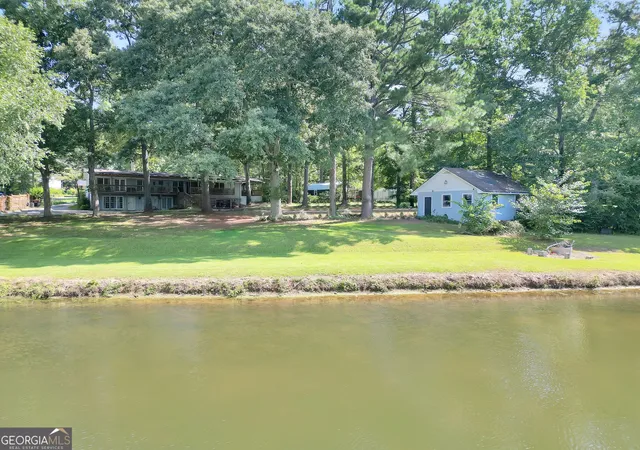 Photo 4 of Single family home for sale at 1327 Lakeshore Dr, Griffin, GA 30224 | MLS# 10822393 | Listing updated on 2026-09-26