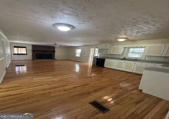 3rd image of 904 Eastside School Rd, Senoia, GA 30276 | MLS# 10795581