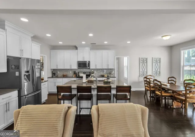 Photo 3 of Single family home for sale at 7016 Dove Point Ln, Hoschton, GA 30548 | MLS# 10829132 | Listing updated on 2026-09-02