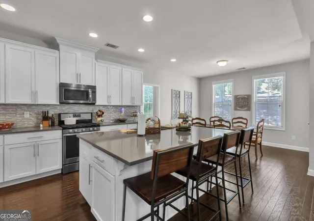 Photo 4 of Single family home for sale at 7016 Dove Point Ln, Hoschton, GA 30548 | MLS# 10829132 | Listing updated on 2026-09-02