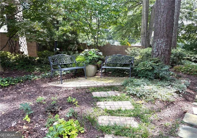 Listing Photo 2 - Condo for sale in building located at 2734 Peachtree Rd Nw, Atlanta, GA 30305 - Unit #A201