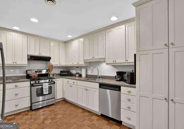 Photo 3 of Condo for sale at 2734 Peachtree Rd Nw #A201, Atlanta, GA 30305 | MLS# 10836706 | Listing updated on 2026-09-23