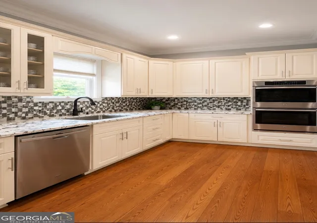 Photo 3 of Single family home for sale at 1323 Merry Ln Ne, Atlanta, GA 30329 | MLS# 10794963 | Listing updated on 2026-10-01