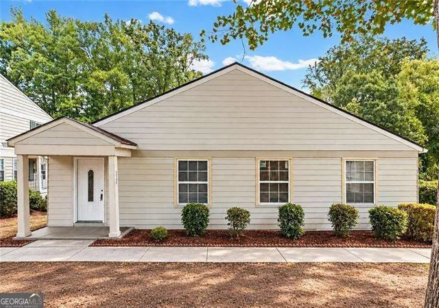 Condo for sale at 1330 Surrey Ln SW, Marietta, GA 30008 | MLS# 10871572