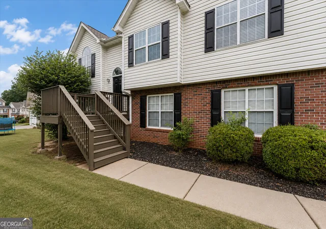 Photo 2 of Single family home for sale at 1312 Vine Cir, Mcdonough, GA 30253 | MLS# 10786918 | Listing updated on 2026-10-09