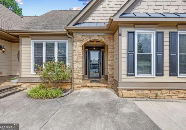 Photo 2 of Single family home for sale at 5 Eastview Ct Se, Cartersville, GA 30120 | MLS# 10809488 | Listing updated on 2026-09-02